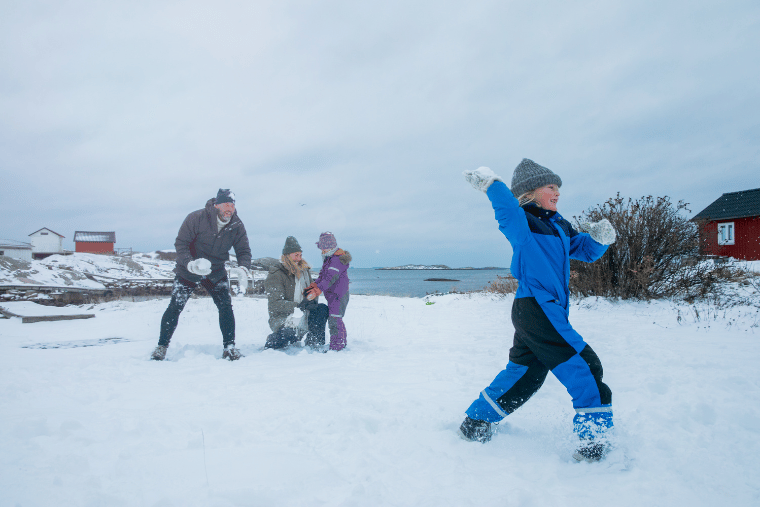 Lucka 11, snöbollskrig, Vrångö, vinter