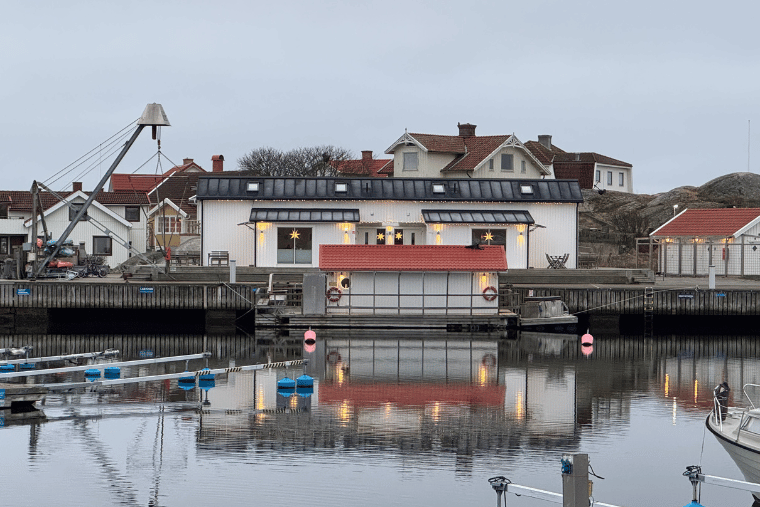 Lucka 12, Kajkanten Vrångö, hamn, vatten, advent